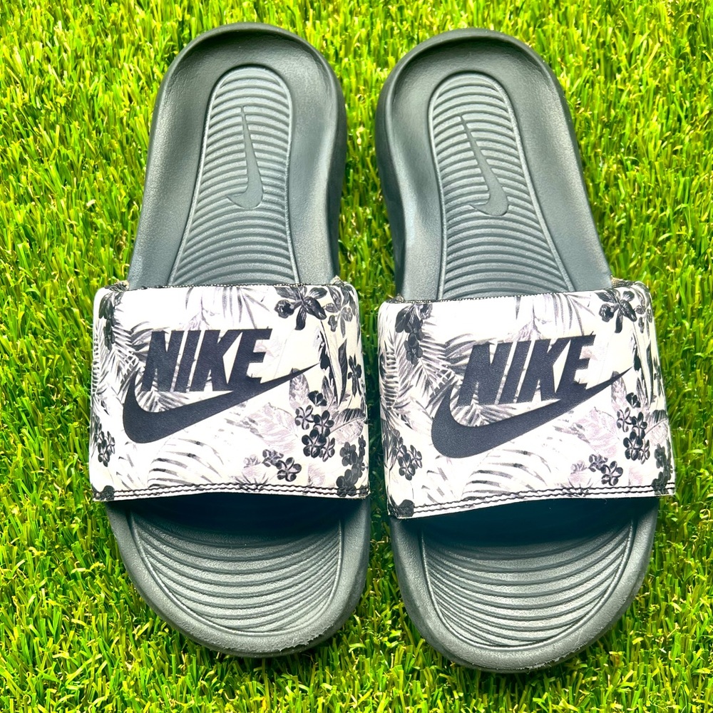 Nike women’s slides